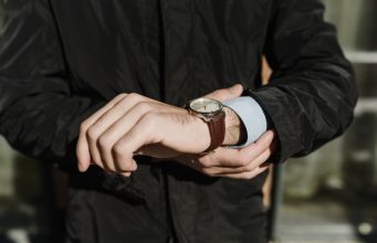 Zegarek jako prezent – jak dobrać model, który będzie praktyczny i elegancki?