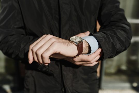 Zegarek jako prezent – jak dobrać model, który będzie praktyczny i elegancki?